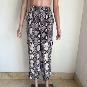 Express High-Waist Women's Size 6R Snakeskin Print Cargo Ankle Open-Ham Pants
